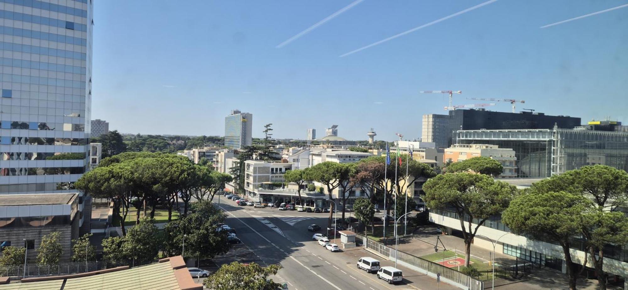 Eur Fenix Free Parking Family Rom